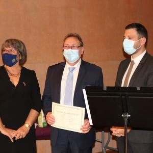 M. Jean-Paul Larue décoré par M. Frédéric Fulgence