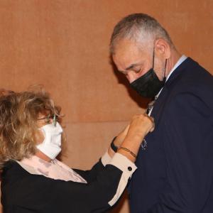 M. Michel Campé décoré par Mme Fabienne Leydet-Besnier