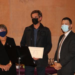 M. Marc Robert décoré par M. Frédéric Fulgence