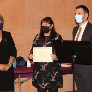 Mme Sylvie Rodriguez décorée par M. Frédéric Fulgence