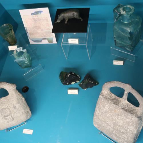 Verreries et lingots d'étain